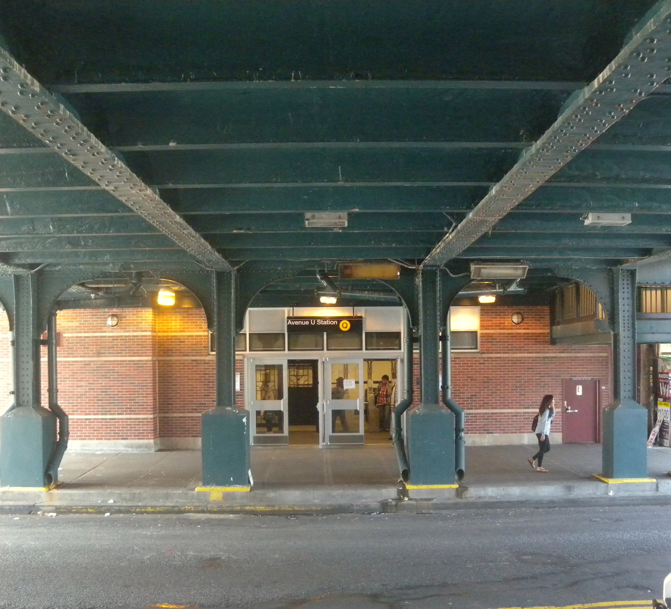 Elevated train station, Brooklyn